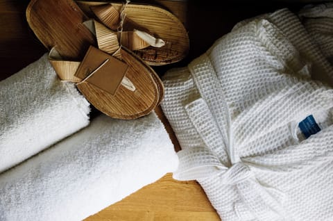 Luxury Cabin, 1 King Bed, Private Bathroom | Hypo-allergenic bedding, in-room safe, individually decorated