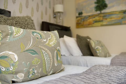 Twin Room | Desk, iron/ironing board, free WiFi, bed sheets