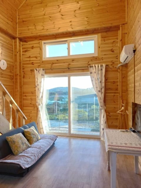 Deluxe Twin Room | Blackout drapes, free WiFi