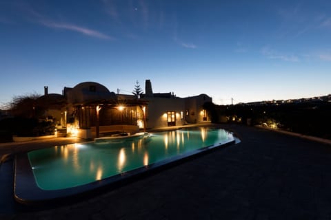 Outdoor pool, pool umbrellas