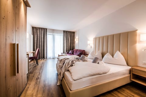 Double or Twin Room, Balcony | Minibar, in-room safe, desk, cribs/infant beds