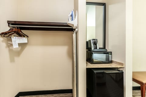 Egyptian cotton sheets, premium bedding, in-room safe, desk