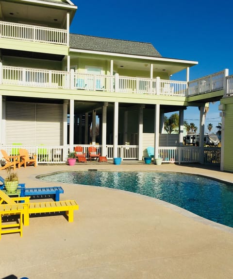 Beach2Bay Retreat Poolside View