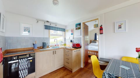 Kitchen / Dining Area