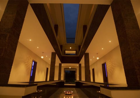 Indoor spa tub