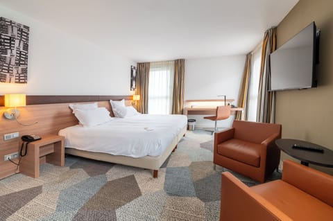 Suite, 1 King Bed with Sofa bed | In-room safe, desk, soundproofing, iron/ironing board