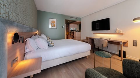 In-room safe, desk, soundproofing, iron/ironing board