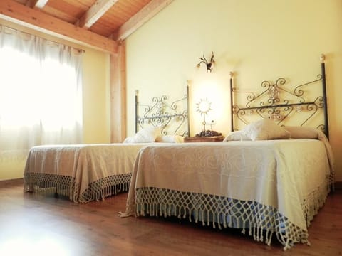 Double Room, 2 Twin Beds | Blackout drapes, free WiFi, bed sheets