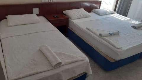 Basic Triple Room | Bed sheets