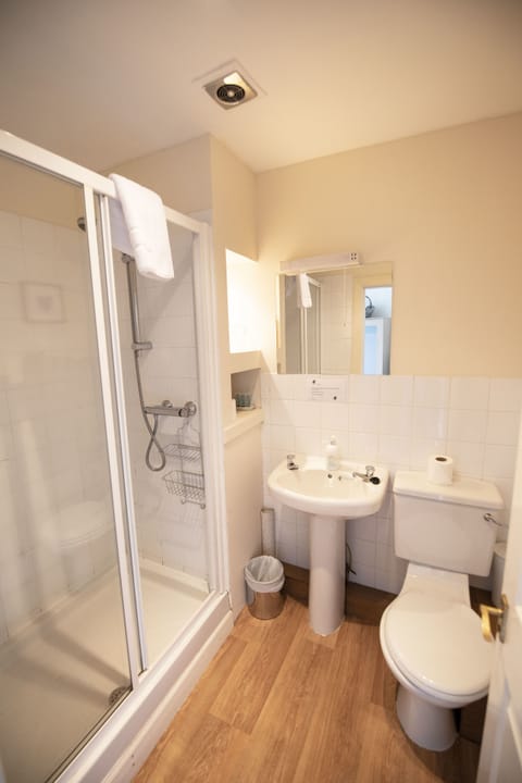 Family Room (Deluxe) | In-room safe, desk, free WiFi, bed sheets