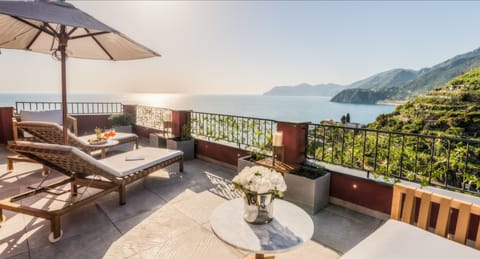 Honeymoon Suite, Jetted Tub | Terrace/patio