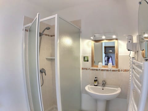 Shower, free toiletries, hair dryer, towels