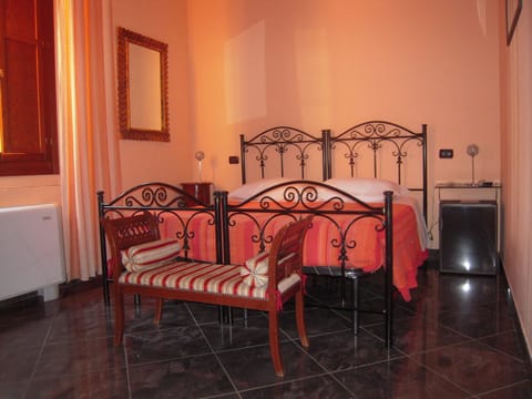 1 bedroom, minibar, desk, free WiFi