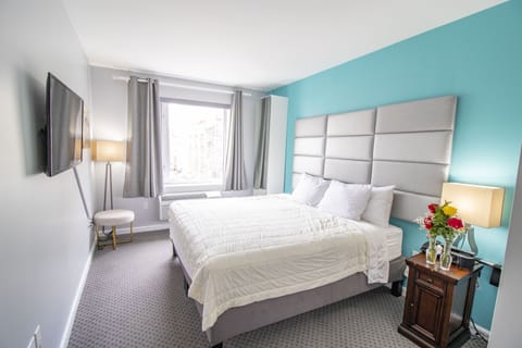 Standard Room 1 King Bed City View | Egyptian cotton sheets, premium bedding, Select Comfort beds