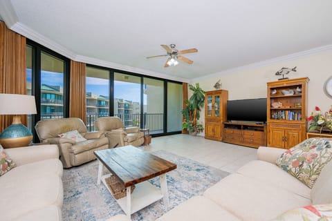 Phoenix on the Bay 1415, Orange Beach, Alabama, bay view, 3 bedroom condominium on the 4th floor