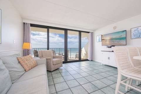 Island Winds East 706 Gulf Shores, Alabama, beach front, 1 bedroom condominium on the 7th floor