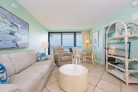 Island Winds East 302 Gulf Shores, Alabama, beach front, 2 bedroom condominium on the 3rd floor