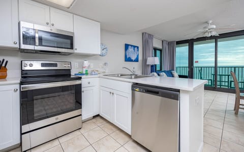 Phoenix All Suites West Hotel 406, Gulf Shores, Alabama, beach front, 1 bedroom corner hotel suite on the 4th floor