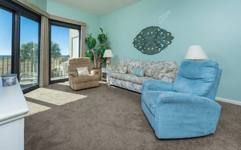 Phoenix VII 7115 Orange Beach, Alabama, beach front, 2 bedroom condominium on the 1st floor