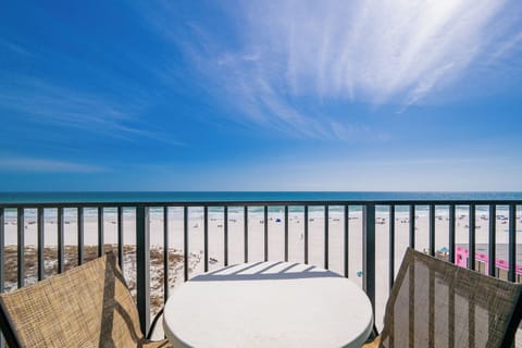 Phoenix All Suites Hotel 408, Gulf Shores, Alabama, beach front, 1 fully equipped hotel suite on the 4th floor