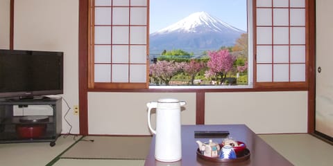 Japanese Style Room | Desk, WiFi (free)