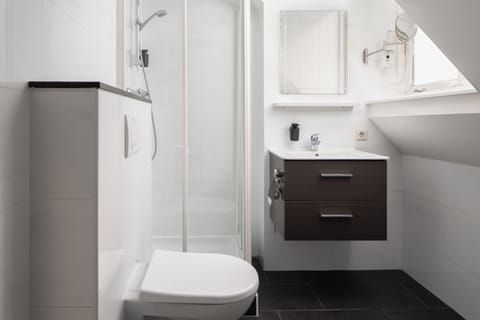 Comfort Triple Room, Multiple Beds | Bathroom | Shower, hair dryer, towels, soap