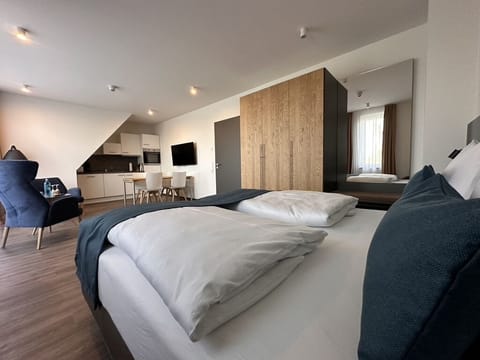 Premium bedding, in-room safe, laptop workspace, soundproofing