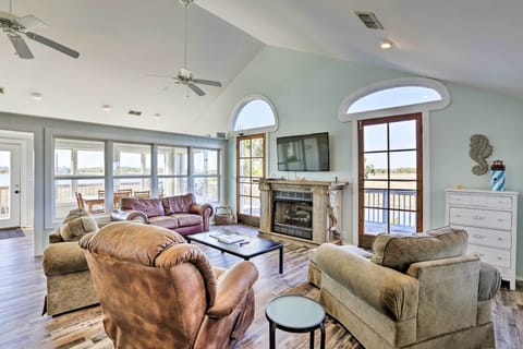 Crawfordville Vacation Rental | 2BR + Loft | 1.5BA | 1,550 Sq Ft | Stairs Requir