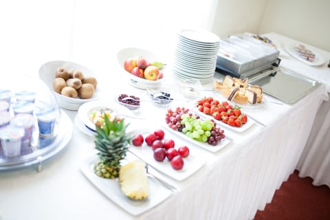 Breakfast (EUR 6 per person)
