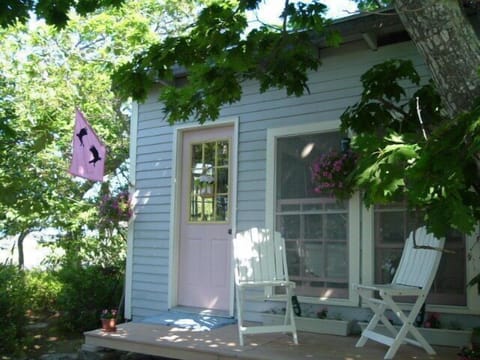 Small 2 room rustic cottage