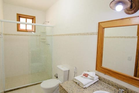 Shower, free toiletries, towels