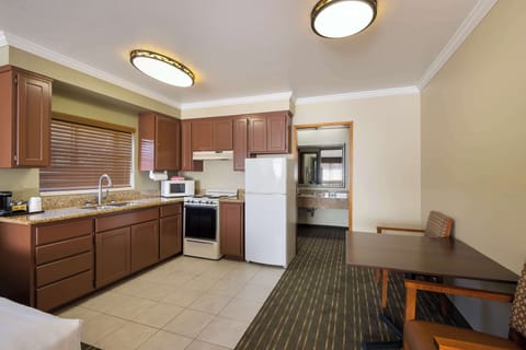 Standard Room, 2 Queen Beds, Non Smoking, Kitchen (Third bed is a Sofabed, Full Kitchen) | Private kitchen | Fridge, microwave, coffee/tea maker