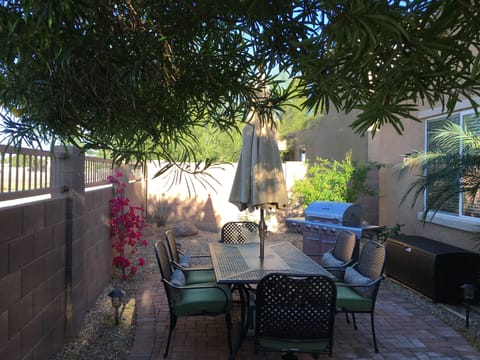 A tranquil backyard with Grill 