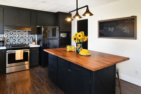 Kitchen & chalkboard