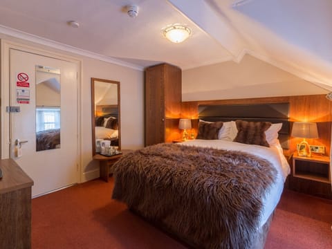 Economy Double Room, Ensuite | Bathroom