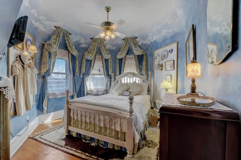 Prarie Sky Room | Individually decorated, free WiFi, bed sheets