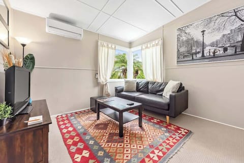 Stylish 1 Bedroom Apartment in New Farm!