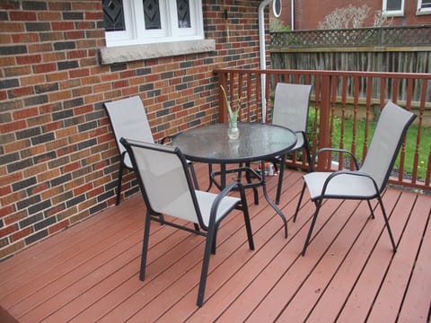 Rear deck at Eastwood Tourist Lodge