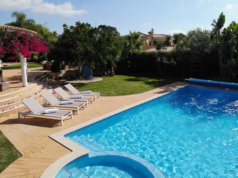 Pool & Sun Beds