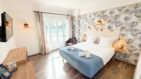 Comfort Double Room | Premium bedding, individually furnished, desk, laptop workspace