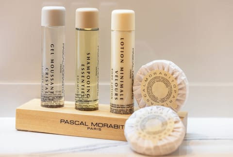 Family Quadruple Room | Bathroom | Designer toiletries, hair dryer, bathrobes, slippers