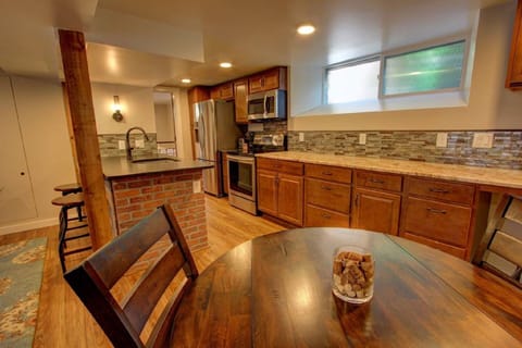 Dining Area/Fab Kitchen
