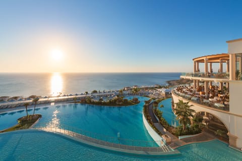 4 outdoor pools