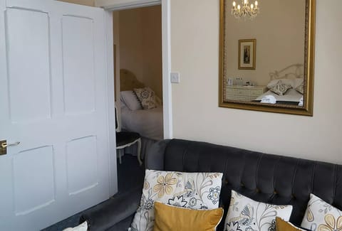 Suite, Ensuite | Egyptian cotton sheets, premium bedding, free cribs/infant beds