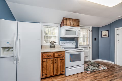 Wonderful kitchen with modern amenities, and so spacious!