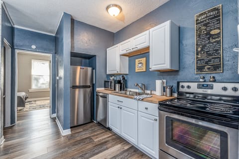 Wonderful kitchen that will make you feel like a pampered chef.