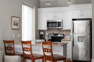 One Bedroom Suite - One-Bedroom Suite - Full Kitchen & Free Parking | Private kitchen | Full-size fridge, microwave, stovetop, dishwasher