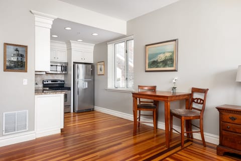 Studio Studio King Suite - Full Kitchen & Free Parking | Living area | 50-inch flat-screen TV with digital channels, TV, Netflix