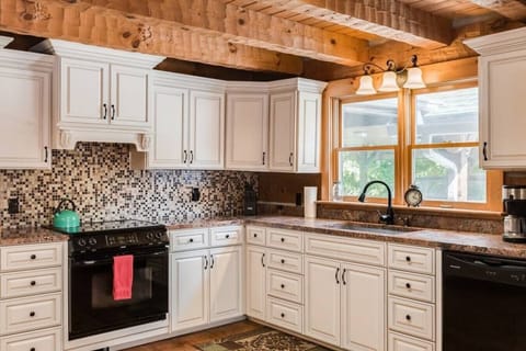 Large open concept kitchen with all cooking essentials included