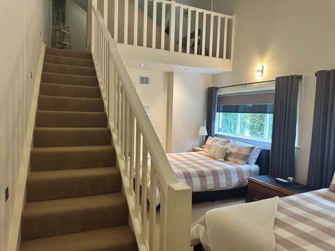 Family House, Multiple Bedrooms | 8 bedrooms, Egyptian cotton sheets, premium bedding, pillowtop beds